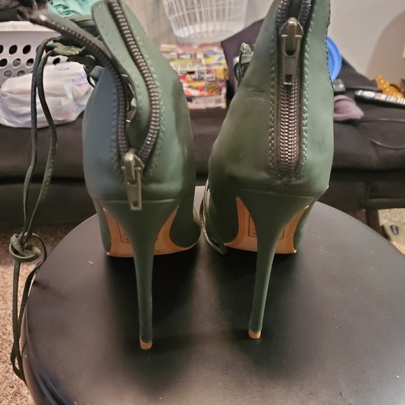 Heels - Picture 2 of 3